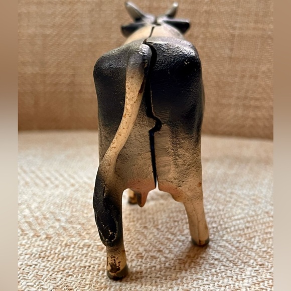 Vintage 1950’s Cast Iron Cow piggy bank. 3 inches tall. Marked Catskill Mts. - Picture 5 of 8